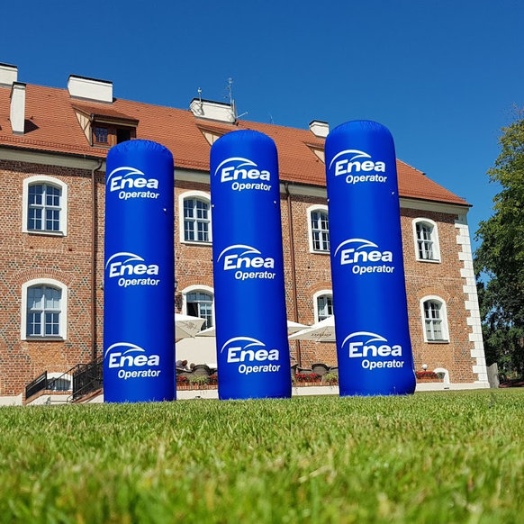 <em>Słupki</em> reklamowe