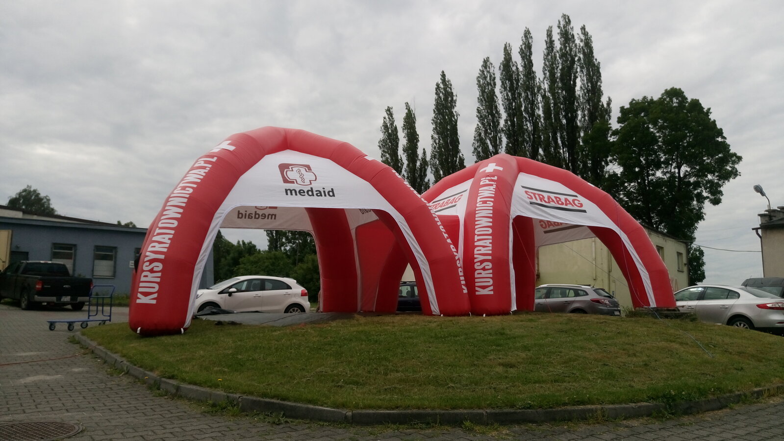 Reklamy dmuchane — funkcjonalne nośniki reklamowe