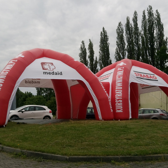 Reklamy dmuchane — funkcjonalne nośniki reklamowe