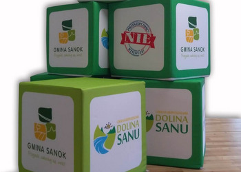 Kubiki piankowe z logo firmy na każdej ściance